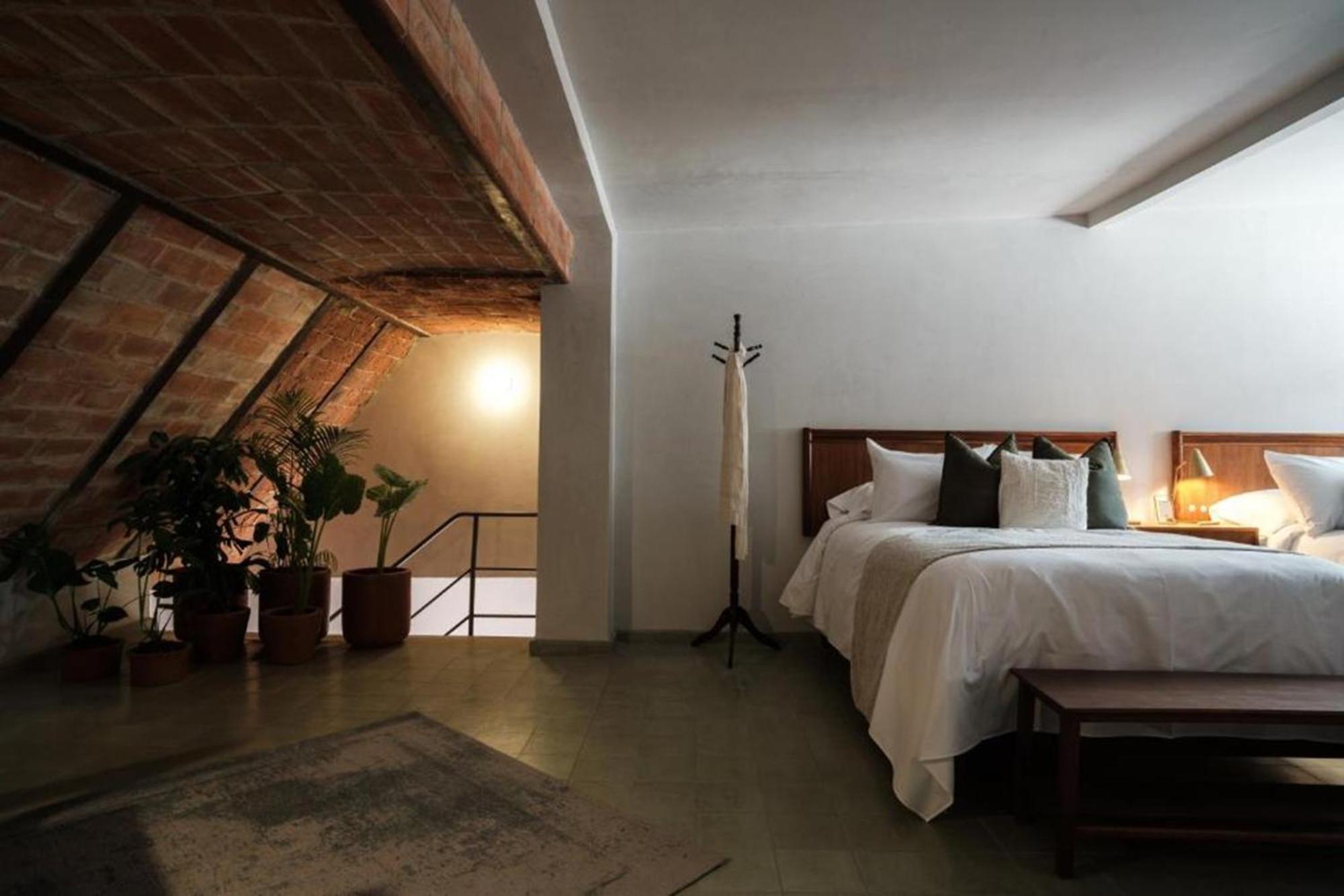 Hotel Hercules ケレタロ エクステリア 写真