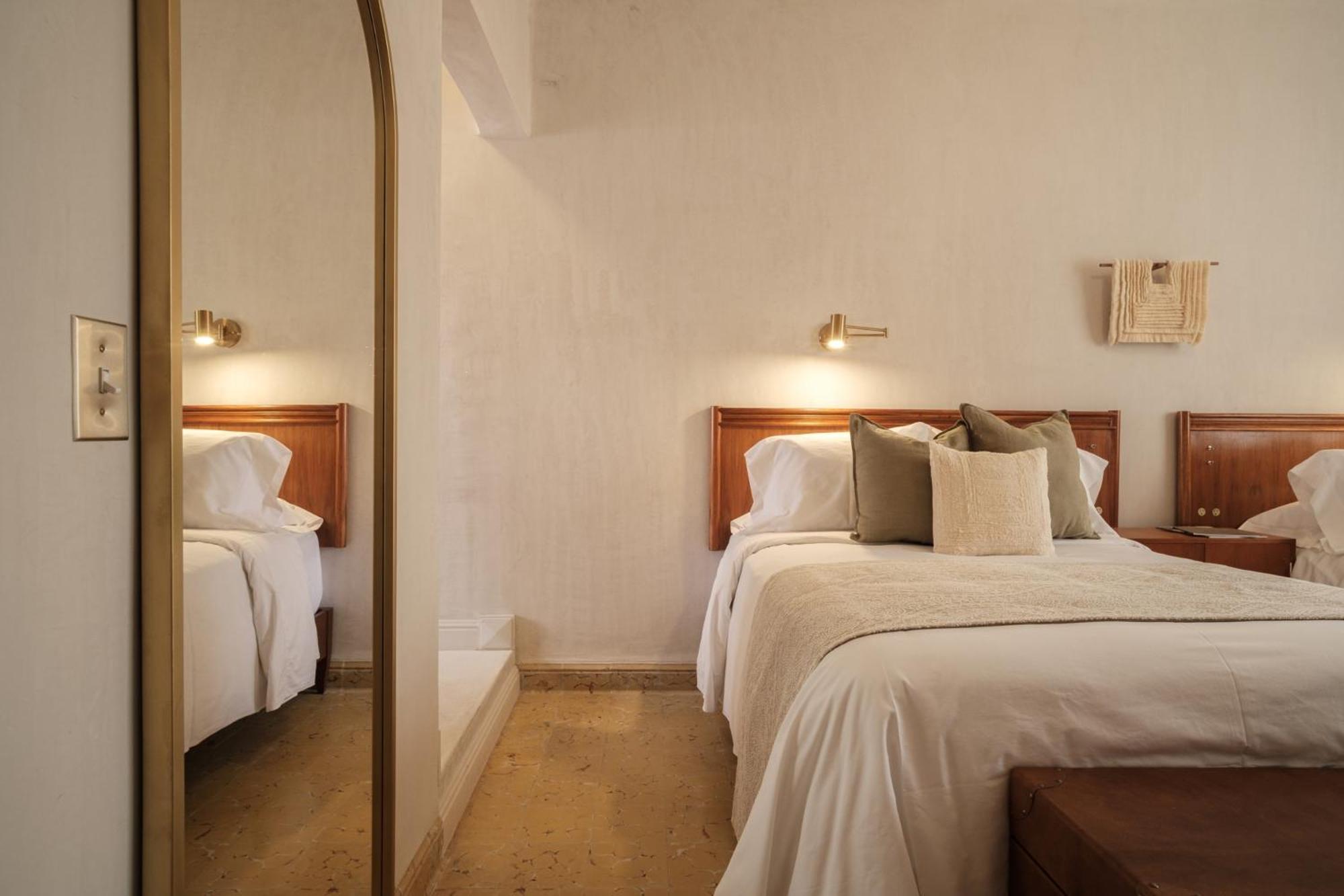 Hotel Hercules ケレタロ エクステリア 写真